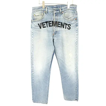 VETEMENTS(ヴェトモン)×Levi’s(リーバイス)18SS フロントロゴ刺繍ウォッシュ加工デニムパンツ