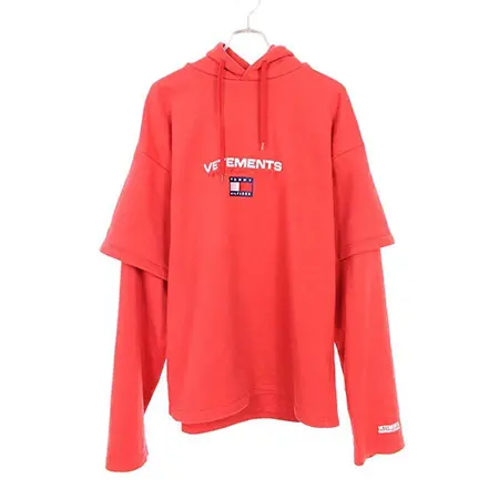 TOMMY HILFIGER(トミーヒルフィガー)×VETEMENTS(ヴェトモン)18SS ロゴレイヤードプルオーバーパーカー