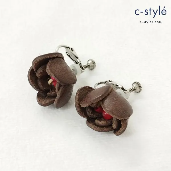 45R レザーイヤリング ブラウン フラワーモチーフ 花 革 レディース アクセサリー