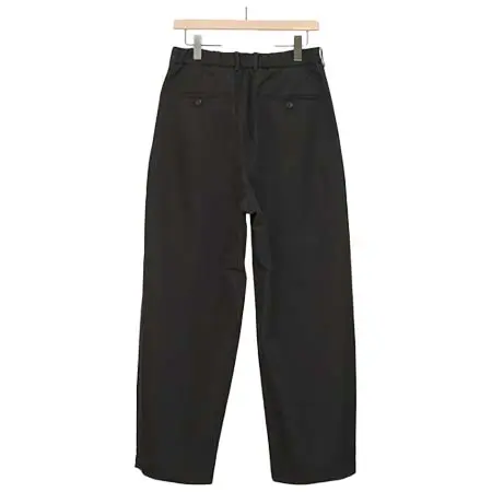 bukht(ブフト) 2TUCK TROUSERS BLACK