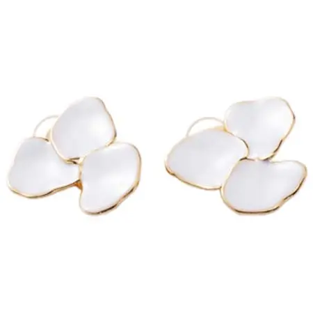 CECILE ET JEANNE(セシルエジャンヌ) エマイユ ホワイト ペタルイヤリング