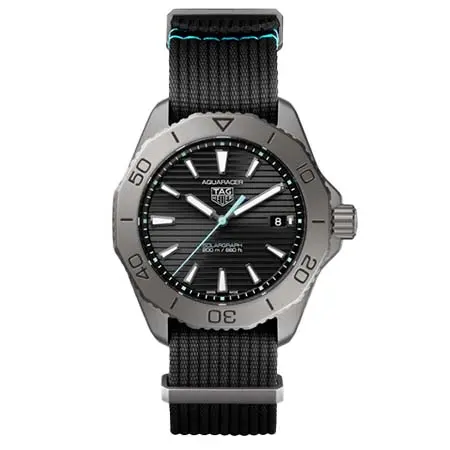TAG Heuer(タグホイヤー) アクアレーサー プロフェッショナル200 ソーラーグラフ